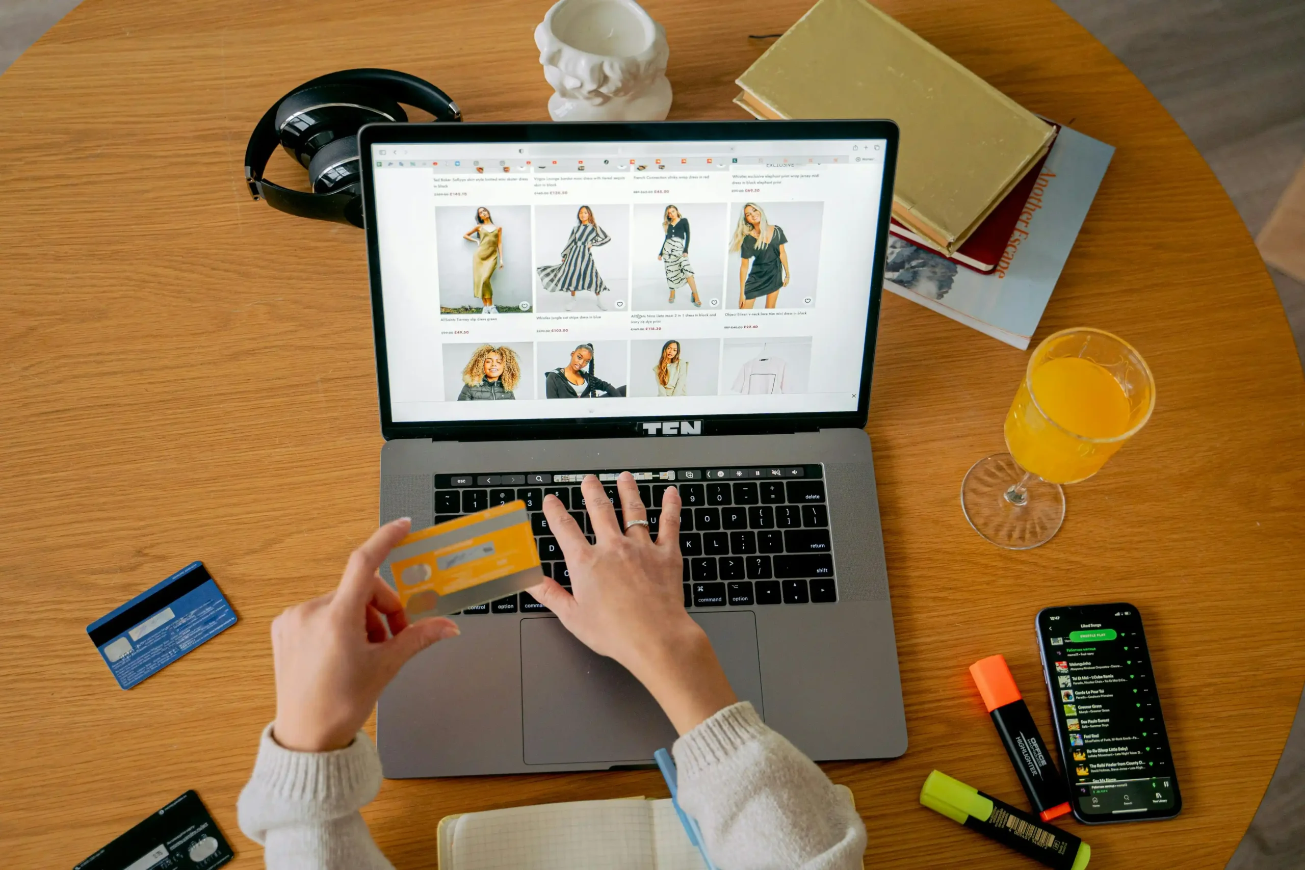 Imagen referencial a página web de una tienda virtual